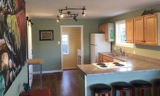 Palmer Cottage | Charming Lakefront RETREAT - Private Waterfront with Mountain Views