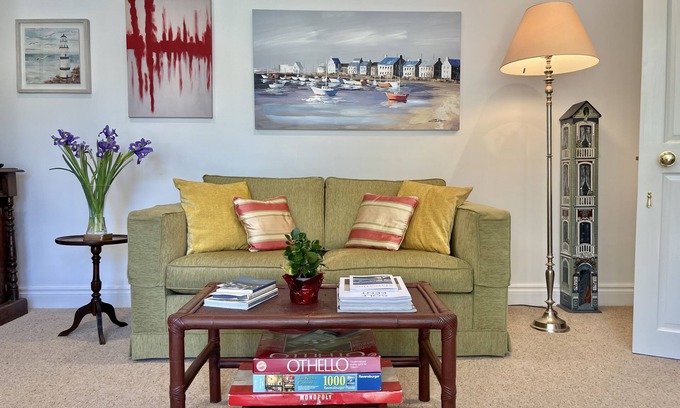 Deal Apartment | Charming, light, and bright lower ground floor apartment in Walmer