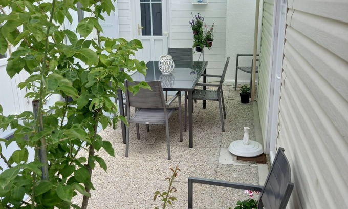 Quartier du Casino House | Charming little house, quiet, close to the beach (50 m) and market