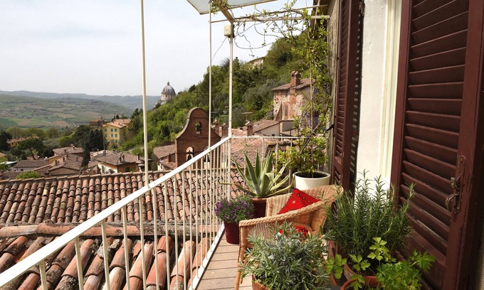 Todi Apartment | Charming Medieval Townhouse with Breathtaking Views in the historic centre Todi