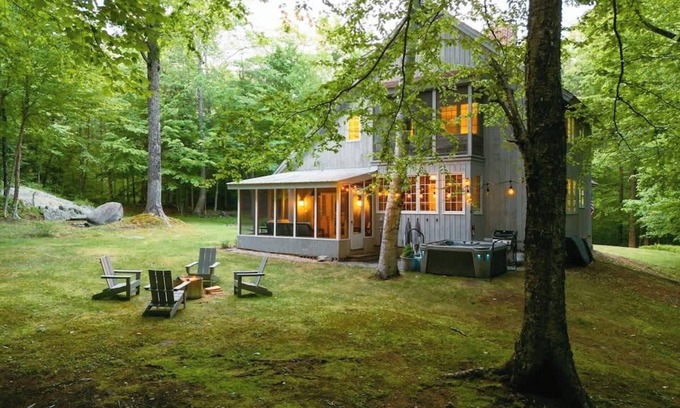East Dover Ski Chalet | Charming Mountain Chalet w/Spa near Mt Snow