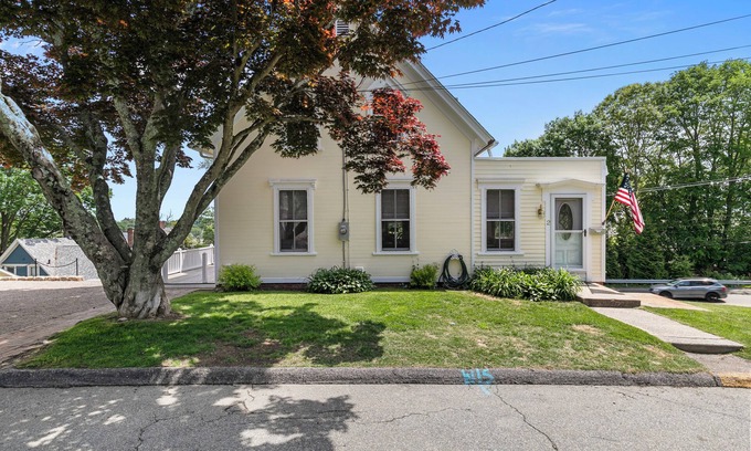 Mystic House | Charming Mystic Cottage- Downtown Location!