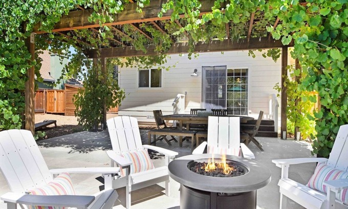 Sonoma House | Charming Newcomb Cottage Downtown Sonoma