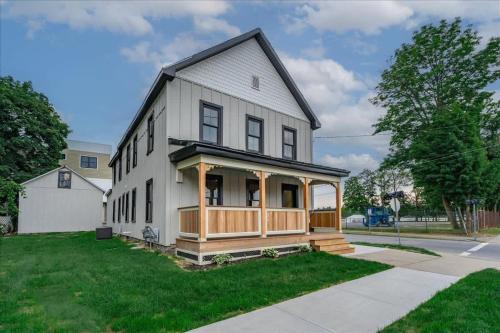 Saratoga Springs House | Charming Newly Renovated House Next Door to Track