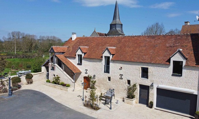 Occagnes Cottage | Charming Norman house with fireplace and private garden