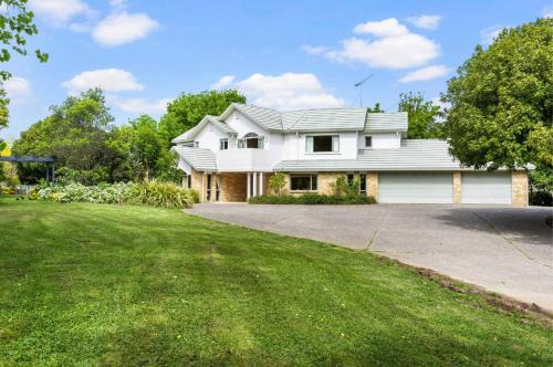 Manurewa House | Charming Oasis, Your Cozy Retreat Awaits
