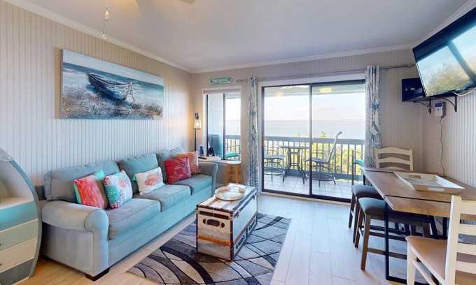 Tybee Island Condo | Charming, oceanfront condo w. resort amenities.