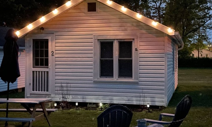 Geneva-on-the-Lake Cottage | Charming One Bedroom Lake Erie Cottage in Geneva-On-The Lake