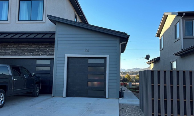 Palmer Lake Apartment | Charming Palmer Lake Loft: 1-bdrm LOFT, full bath, kitchen, smart TV, WiFi, AC