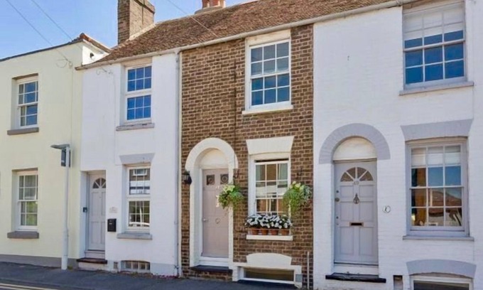 Deal Cottage | Charming, period cottage located just off the vibrant high street of Deal with a gorgeous garden!