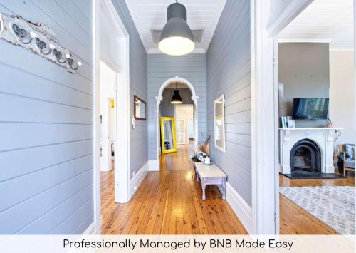 Dubbo House | Charming Period Home - Walk to CBD, Pet Friendly