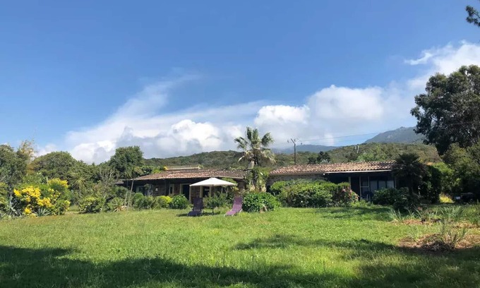 Calcatoggio House | Charming pied-dans-l'eau villa with stunning views, large garden, private pool