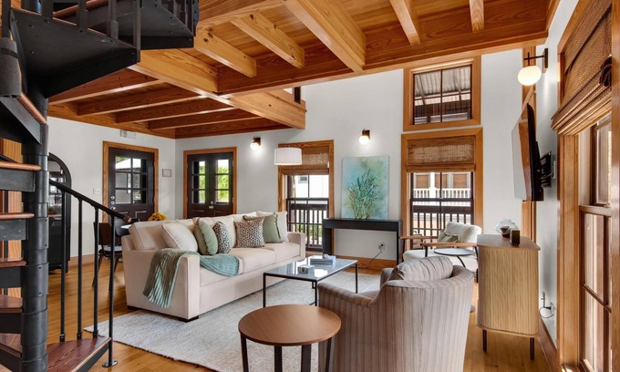 Rosemary Beach Cottage | Charming Pied-et-Terre-1- Minute to the Beach and Pool