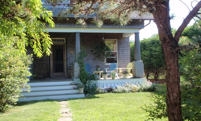 Eel Point House | CHARMING,QUIET, SPACIOUS BUNGALOW,NEAR SUNSET BEACH, WALKING TRAIL,BIKE PATH,BUS