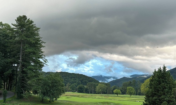 Waynesville House | Charming & Relaxing 1-bedroom unit with Mountain Views in beautiful Waynesville