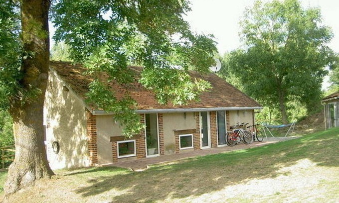 Chatel-de-Neuvre Cottage | Charming renovated cottage with terrace and pets allowed in Châtel-de-Neuvre