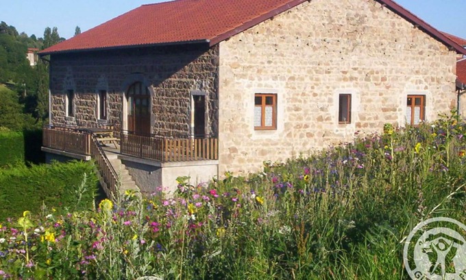 Gumieres Cottage | Charming retreat in Livradois-Forez, pets allowed
