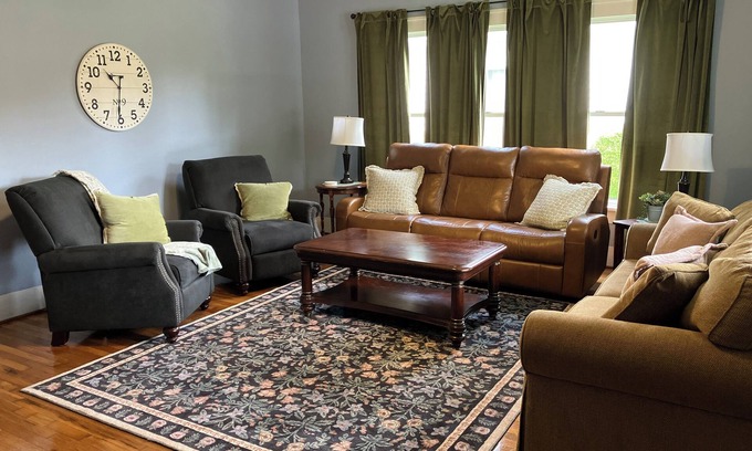 Arkadelphia House | Charming Retreat Next to OBU & Close to HSU.