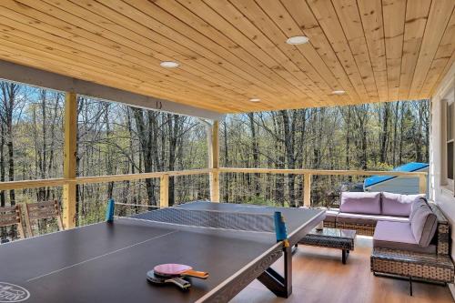 Tannersville House | Charming Retreat Walking