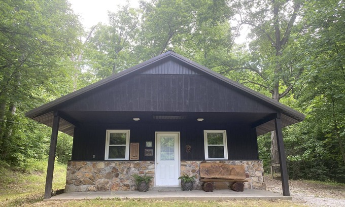 Cape Girardeau Cabin | Charming Secluded Getaway Cabin within minutes of amenities