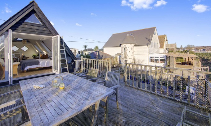 Whitstable House | Charming self-drive holiday Let close to the sportsman in Whitstable