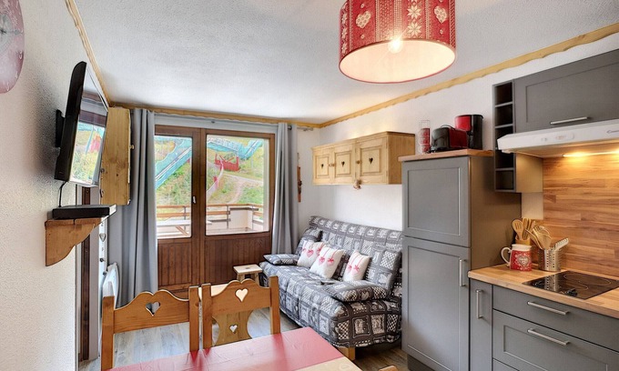 Les Bruyeres Apartment | Charming Ski-In/Ski-Out 2BR Apartment with Terrace, Sleeps 5 - Les Menuires