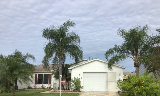 Duval House | Charming Small Dog Friendly 3/2 Home Complete w/Golf Cart, BBQ & FREE WiFi!!