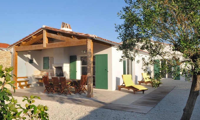 La Flotte Villa | Charming stand. house, classified 4 stars, wifi, 4 mn on foot from the old port