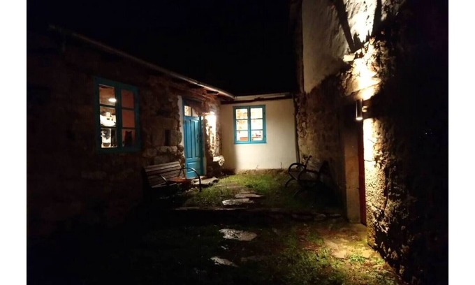 Viana do Bolo Cottage | Charming stone house