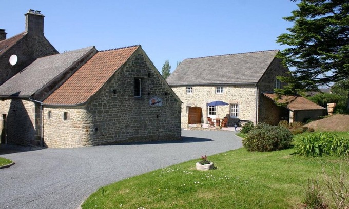 Clitourps Cottage | Charming stone house near Barfleur