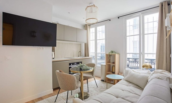 Quartier de la Roquette Apartment | Charming Studio Center of Paris