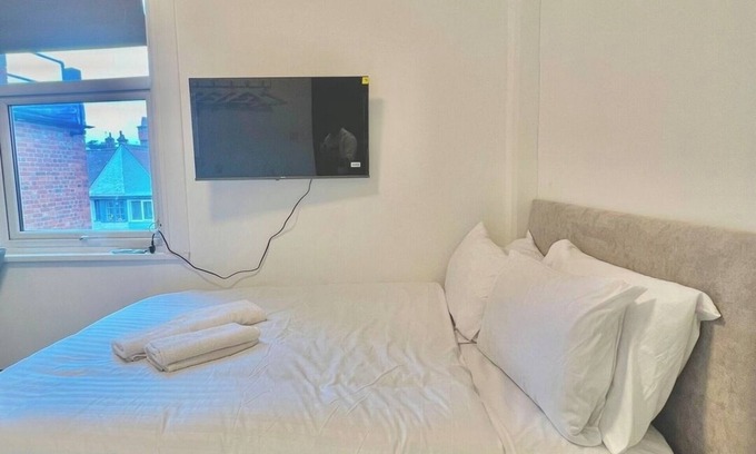 Golders Green Apartment | Charming Studio for Two in Golders Green – Bright, Central and Great for Couples