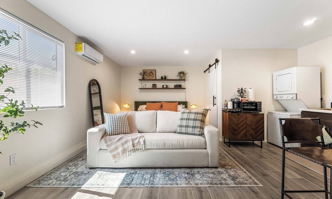 Southwest Anaheim Apartment | Charming Studio Gem in Anaheim 8' From Disney/Convention/Angel/Knotts