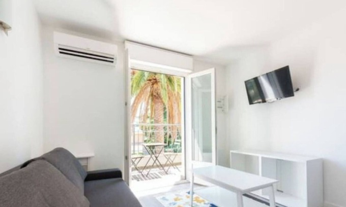 La Garde Apartment | Charming Studio Ideal Couple