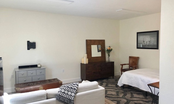 Napa Apartment | Charming Studio in Great Location in Charming Napa, Close to Downtown.