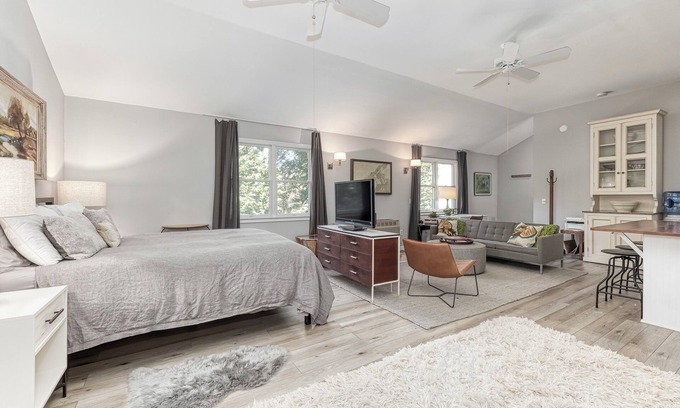 Shelter Island Heights Apartment | Charming Studio on Shelter Island