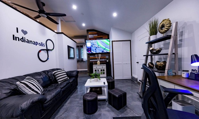 Indianapolis Apartment | Charming studio with WiFi and AC in lovely Indianapolis