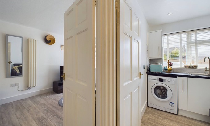 Chelmsford Apartment | Charming Studio with free parking in Chelmsford