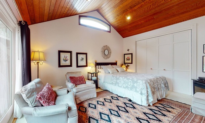 Arcata Apartment | Charming studio with shared patio, walk to Redwood Park & downtown