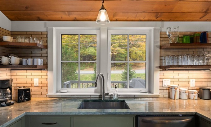 Warren Condo | Charming Sugarbush Farmhouse Condo with Hot Tub Oasis