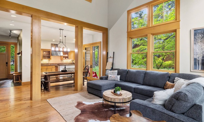 Cle Elum Cabin | Charming Suncadia Cabin w/Game Room + Hot tub