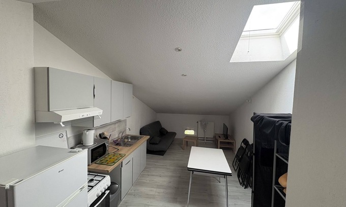 Tallard Apartment | Charming t2 attic in the center of tallard