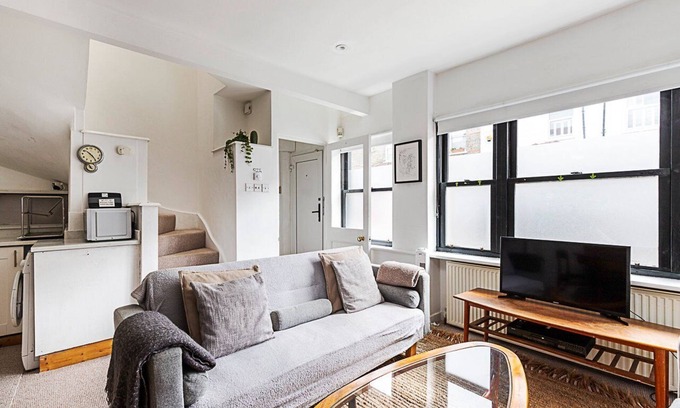 Kensal Green House | Charming Three Bedroom House in Kensal Green