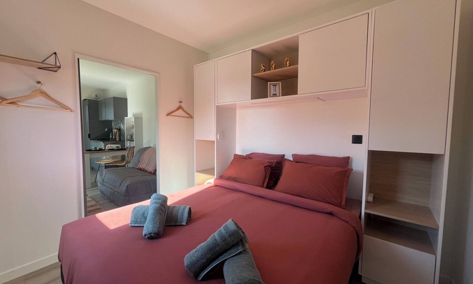 Blainville-sur-Mer Ski Chalet | Charming Tiny House "Phare du Senequet" (Senequet lighthouse)