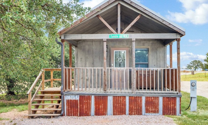 Lampasas Cabin | Charming Tiny House Near Lake & Springs