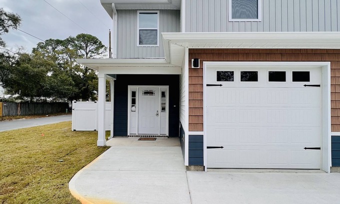 Fort Walton Beach House | Charming Townhome, 5 min from Sandy Beaches !
