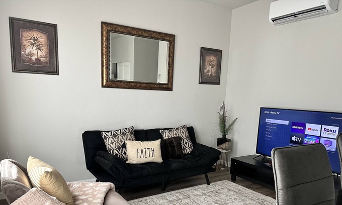 Eastside House | Charming Townhome near Tacoma Dome