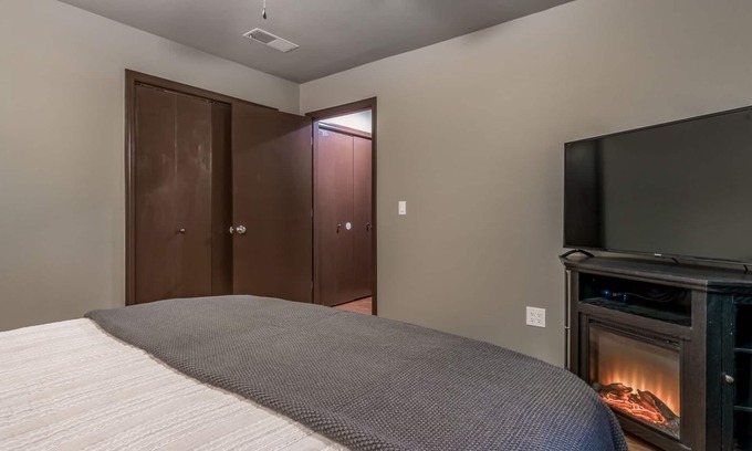 Amarillo House | Charming Townhome - Suite 3 - Travel Nurse Ready
