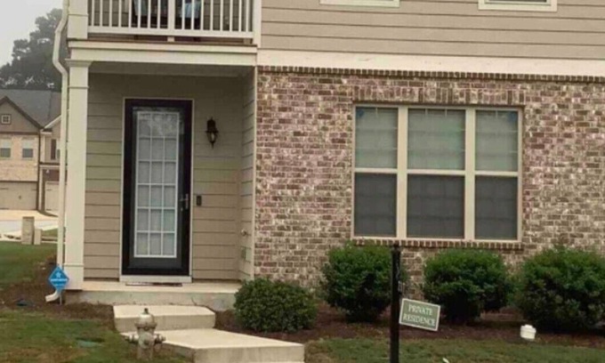 Fairburn House | Charming townhouse near a major highway, close to hartfield Jackson airport.