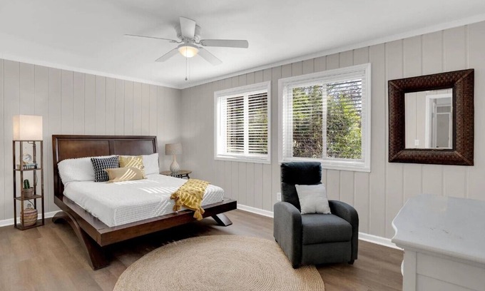 Rosewood House | Charming updated bungalow in the awesome Rosewood community of Columbia.